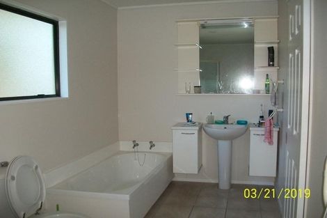 Photo of property in 9a Metric Place, Te Atatu South, Auckland, 0610