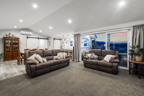 Photo of property in 1 Wahaika Way, Papamoa Beach, Papamoa, 3118