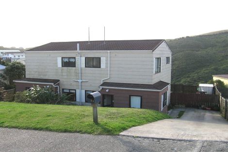 Photo of property in 33a Sunhaven Drive, Newlands, Wellington, 6037