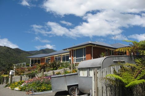 Photo of property in 33 Dorset Street, Picton, 7220