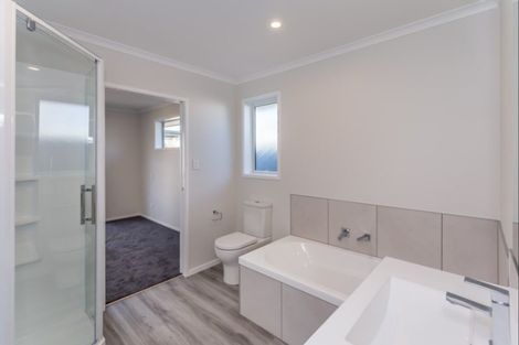 Photo of property in 65 Karaka Crescent, Levin, 5510