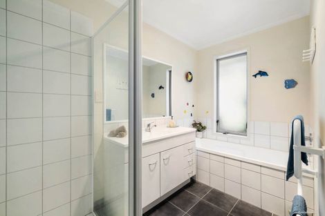 Photo of property in 13a Bayview Drive, Waiuku, 2123