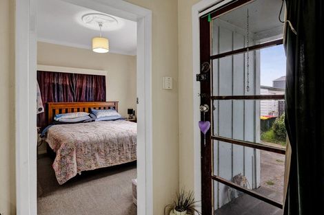 Photo of property in 73 Camberwell Road, Hawera, 4610