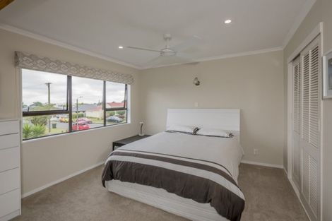 Photo of property in 42 Kent Street, Levin, 5510