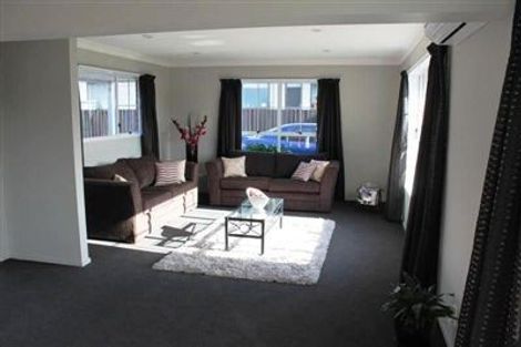 Photo of property in 2/8 Montclare Avenue, Ilam, Christchurch, 8041