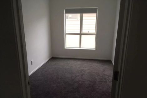 Photo of property in 56 Prince Regent Drive, Half Moon Bay, Auckland, 2012