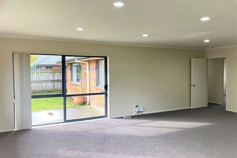 Photo of property in 16 Old Park Place, Takanini, 2112