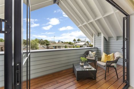 Photo of property in 5 Colombo Street, Hokowhitu, Palmerston North, 4410