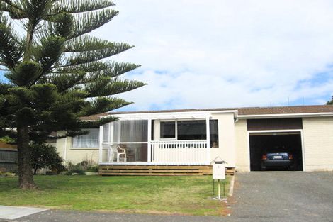 Photo of property in 5 Glenbank Road, Te Awanga, 4102