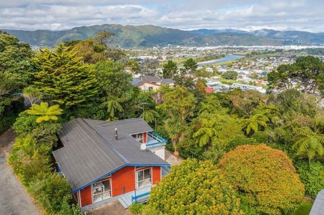 Photo of property in 7 Miromiro Road, Normandale, Lower Hutt, 5010