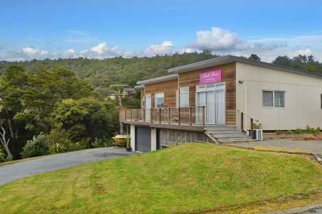 Photo of property in 39 Russell Road, Wainuiomata, Lower Hutt, 5014
