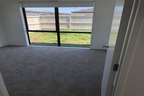 Photo of property in 33 Pepene Avenue, Takanini, 2112