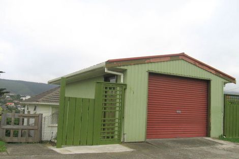 Photo of property in 32 Taylor Terrace, Tawa, Wellington, 5028