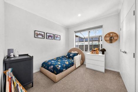 Photo of property in 7 Walter Ruddock Avenue, Kumeu, 0810