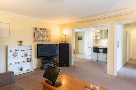 Photo of property in 132 Avonhead Road, Avonhead, Christchurch, 8042