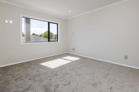 Photo of property in 4b Mirrabooka Avenue, Botany Downs, Auckland, 2010