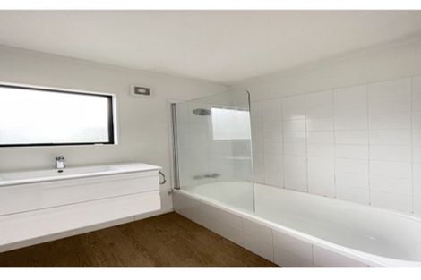 Photo of property in 2/73 Bond Crescent, Forrest Hill, Auckland, 0620