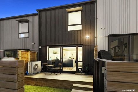 Photo of property in 2/12 Stanley Street, Berhampore, Wellington, 6023