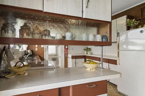 Photo of property in 84 Royal View Road, Te Atatu South, Auckland, 0610