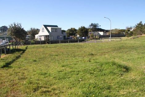 Photo of property in 8 Juniper Road, Sunnynook, Auckland, 0620