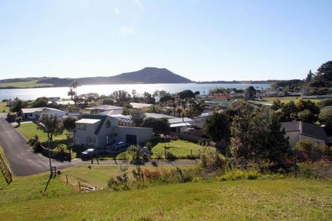 Photo of property in 8 Juniper Road, Sunnynook, Auckland, 0620