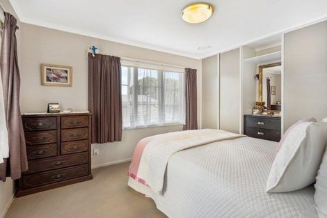 Photo of property in 20 Ward Crescent, Te Atatu Peninsula, Auckland, 0610