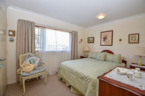 Photo of property in 72 Pembroke Street, Carterton, 5713