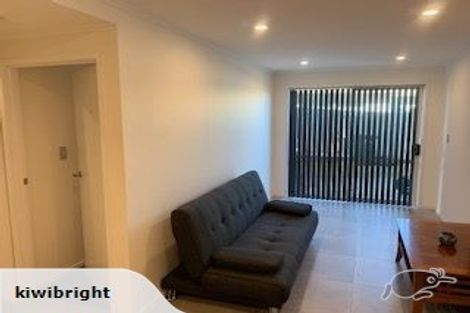 Photo of property in 37 Goldfinch Rise, Unsworth Heights, Auckland, 0632