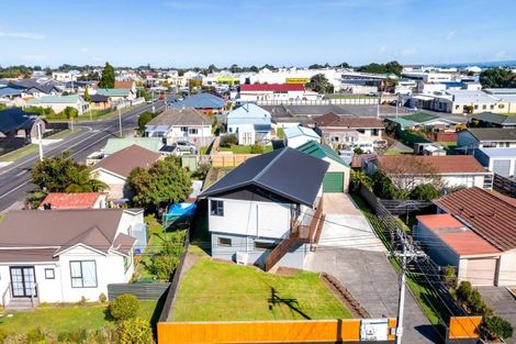 Photo of property in 35 Collins Street, Hawera, 4610