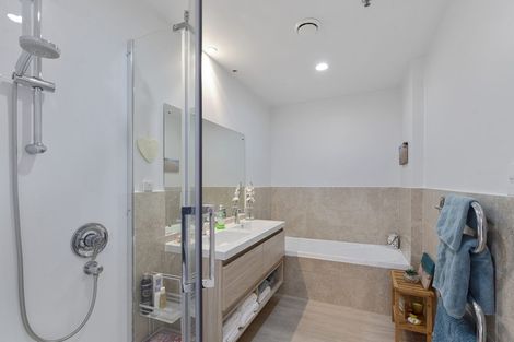 Photo of property in 2d/171 Hurstmere Road, Takapuna, Auckland, 0622