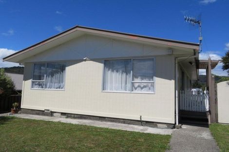 Photo of property in 125 Holborn Drive, Stokes Valley, Lower Hutt, 5019