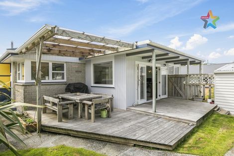 Photo of property in 9 Cedar Street, Maungaraki, Lower Hutt, 5010