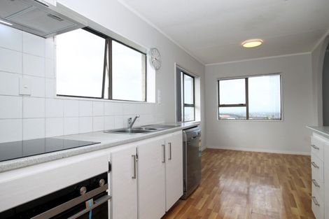 Photo of property in 43 Goodwood Drive, Goodwood Heights, Auckland, 2105