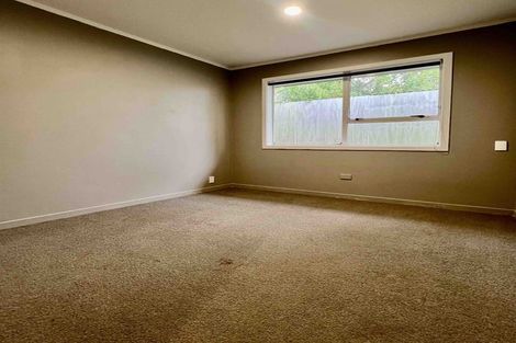 Photo of property in 1 Mirrabooka Avenue, Botany Downs, Auckland, 2010