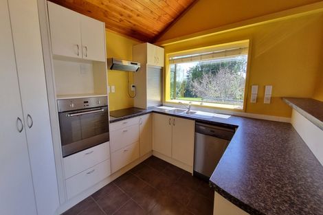 Photo of property in 62 Divich Avenue, Te Atatu South, Auckland, 0610