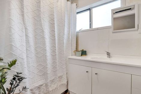 Photo of property in 247 Henderson Valley Road, Henderson, Auckland, 0612