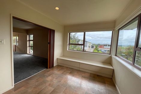 Photo of property in 27 Chatsworth Crescent, Pakuranga Heights, Auckland, 2010