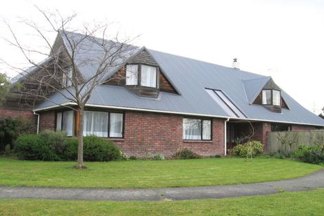 Photo of property in 75 Clifton Terrace, Fitzherbert, Palmerston North, 4410