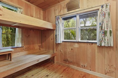 Photo of property in 25 Turanga Road, Henderson Valley, Auckland, 0612