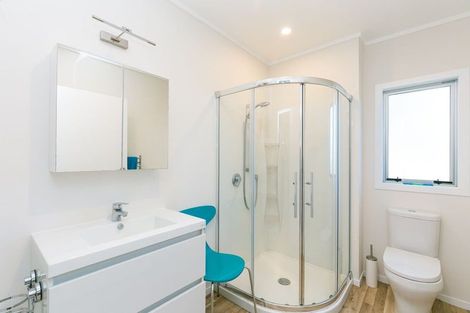 Photo of property in 30 Glanmire Road, Newlands, Wellington, 6037