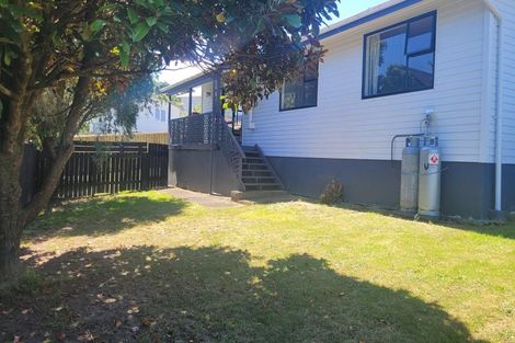 Photo of property in 10 Sombrero View, Ascot Park, Porirua, 5024