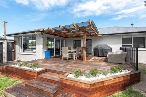 Photo of property in 52 Woodend Road, Woodend, 7610