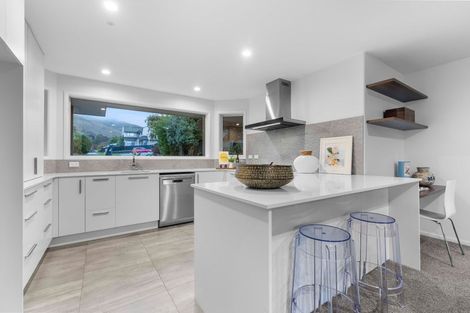 Photo of property in 5 Gilders Grove, Heathcote Valley, Christchurch, 8022