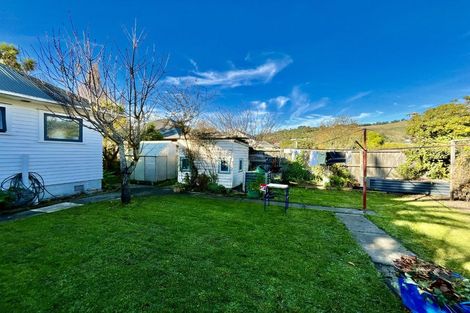Photo of property in 6 Armstrong Avenue, Saint Martins, Christchurch, 8022