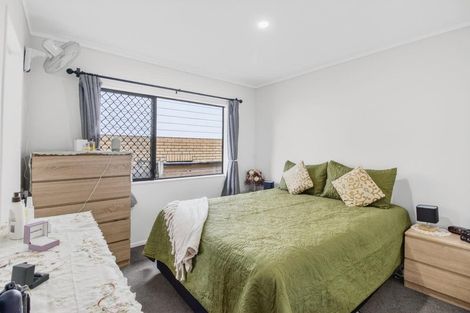 Photo of property in 2/19 Sailfish Drive, West Harbour, Auckland, 0618