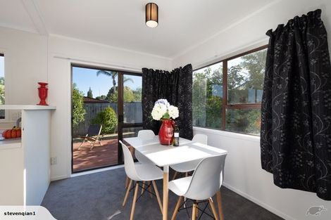 Photo of property in 2/32 Ballater Place, Highland Park, Auckland, 2010