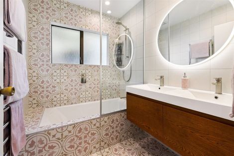 Photo of property in 2/19 Alma Street, Te Atatu South, Auckland, 0610