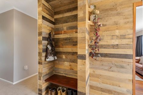 Photo of property in 39 Saint Johns Terrace, Tawa, Wellington, 5028