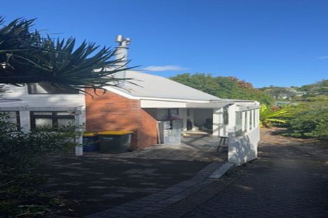 Photo of property in 1 Crown Hill Close, Forrest Hill, Auckland, 0620