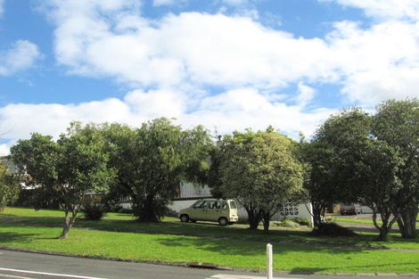 Photo of property in 1 Chatsworth Crescent, Pakuranga Heights, Auckland, 2010